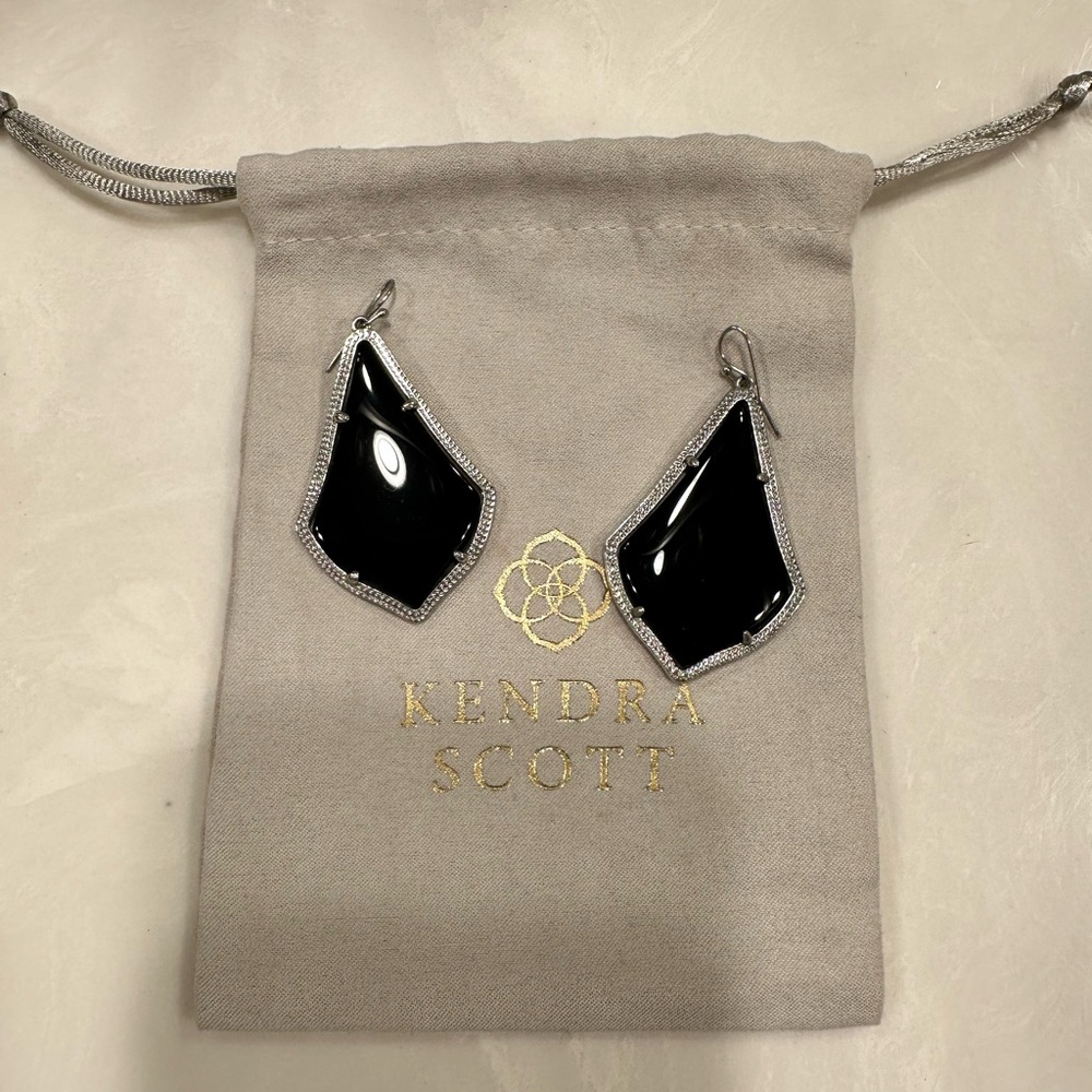 Kendra Scott earrings EUC
